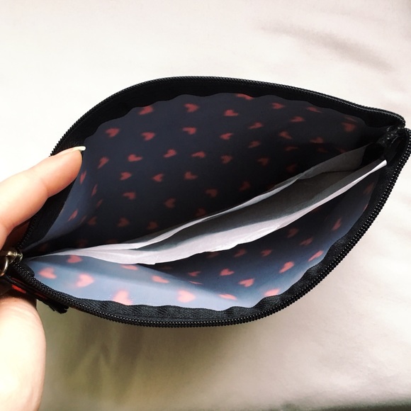 ❗️SOLD OUT❗️Fashion Cosmetics Bags - Picture 4 of 4